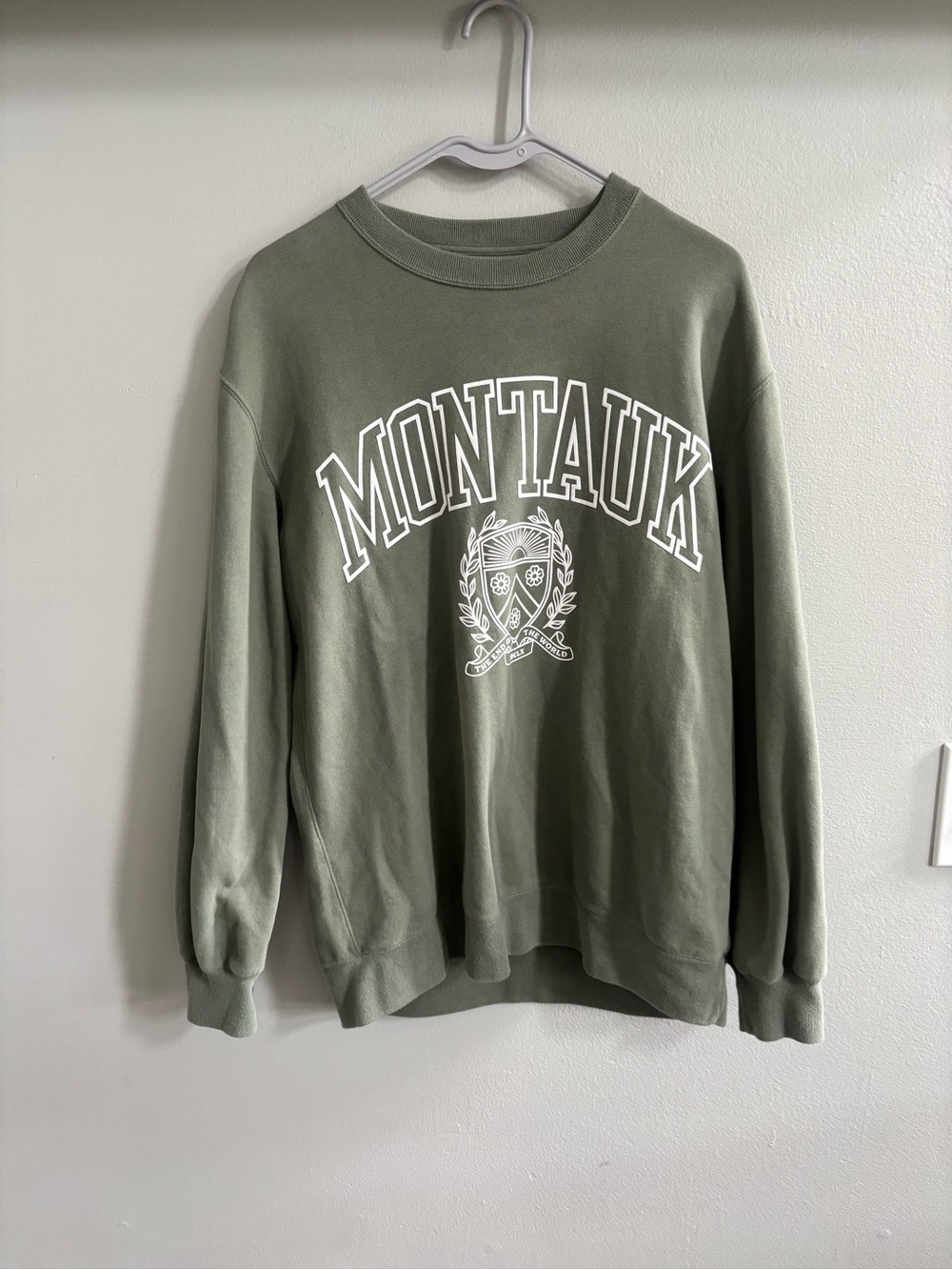 Abercrombie & Fitch SMALL Montauk Crewneck in Olive Green with White Logo